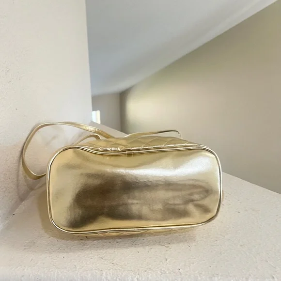 Unbranded Vintage Gold Quilted Large Tote Bag Handbag Medusa metal logo‎ bag - Picture 12 of 12